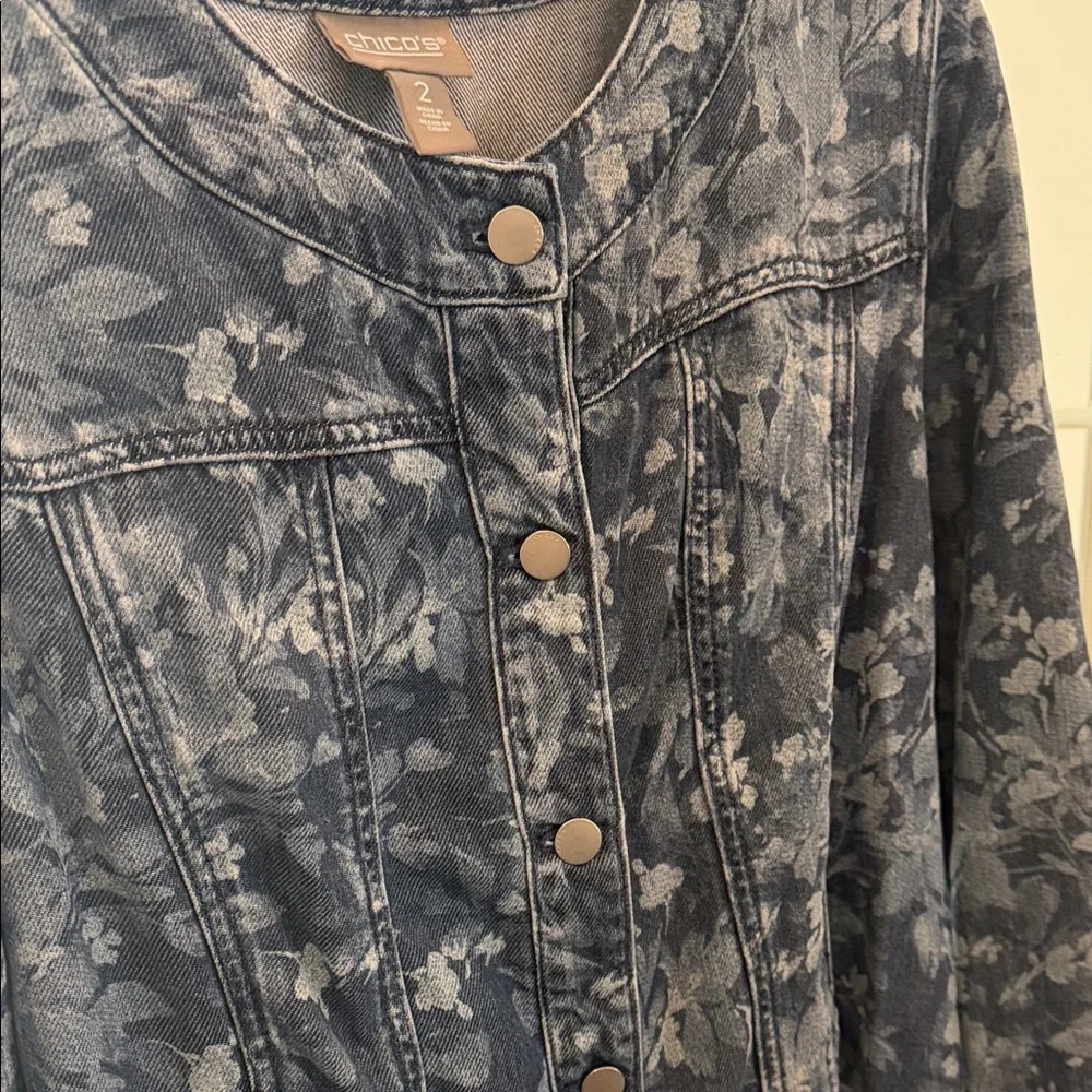 Super soft! Chico's Dark Blue Patterned Jean Jacket - Picture 5 of 8